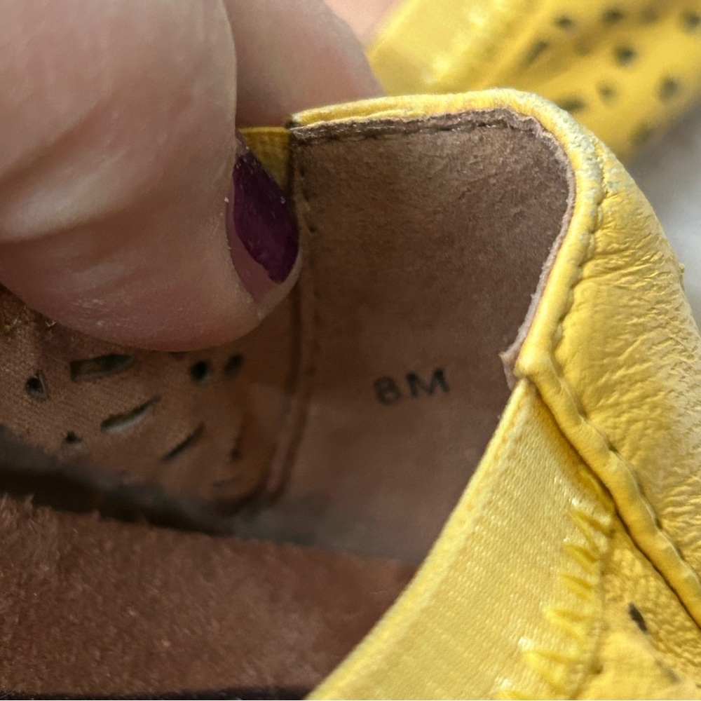 Vionic Robyn Perforated Flats Yellow Size 8 M Buttercup EUC Worn Once - Picture 12 of 12